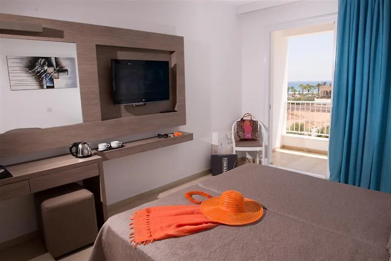 New Famagusta Hotel & Suites Ayia Napa 3*,